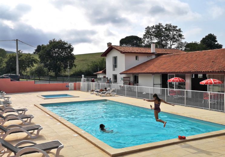 Camping Mendi Azpian: vacaciones en el País Va ...